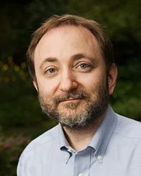 Portrait of Andrew Fire