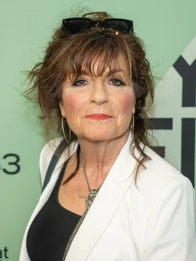 Portrait of Caroline Aaron