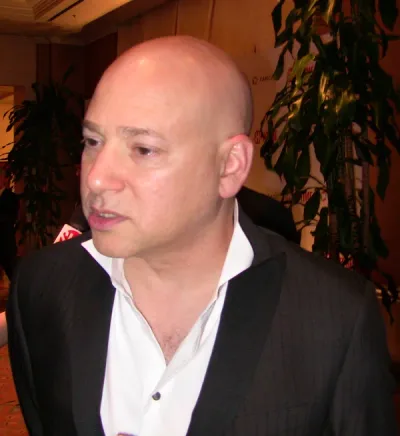 Portrait of Evan Handler
