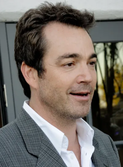 Portrait of Jon Tenney