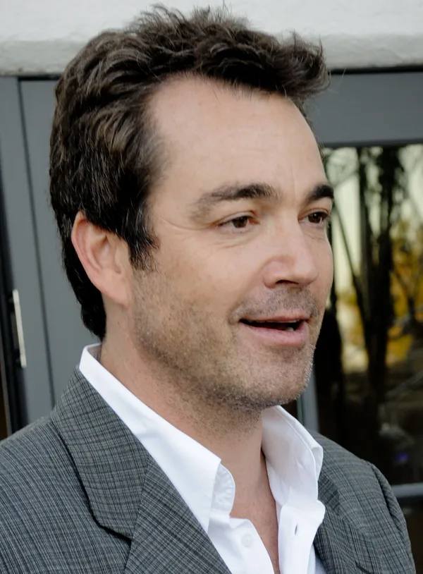 Portrait of Jon Tenney