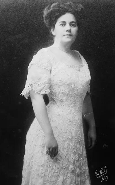Portrait of Renee Harris