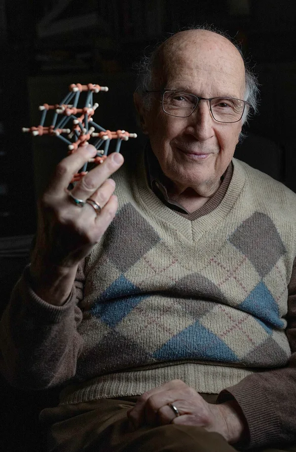 Portrait of Roald Hoffmann