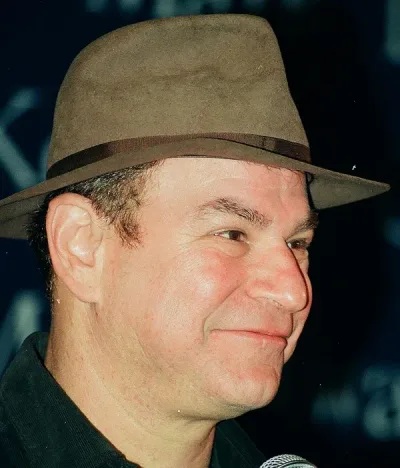 Portrait of Robert Wuhl
