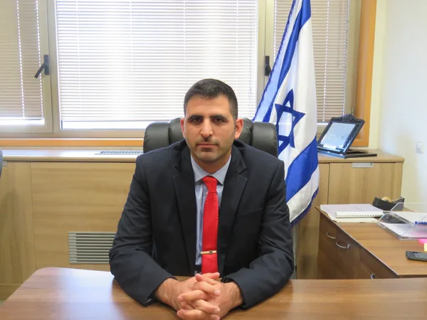 Portrait of Shlomo Karhi