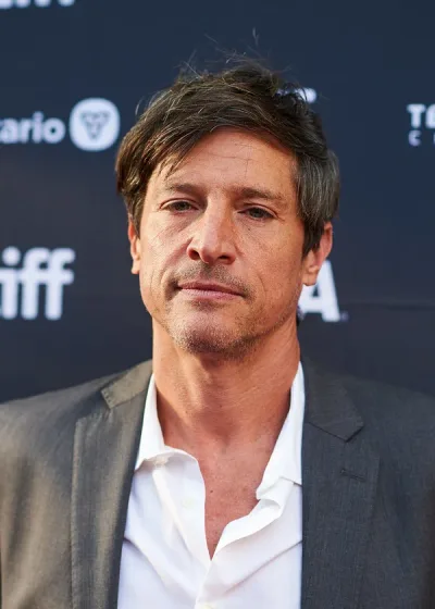 Portrait of Simon Rex