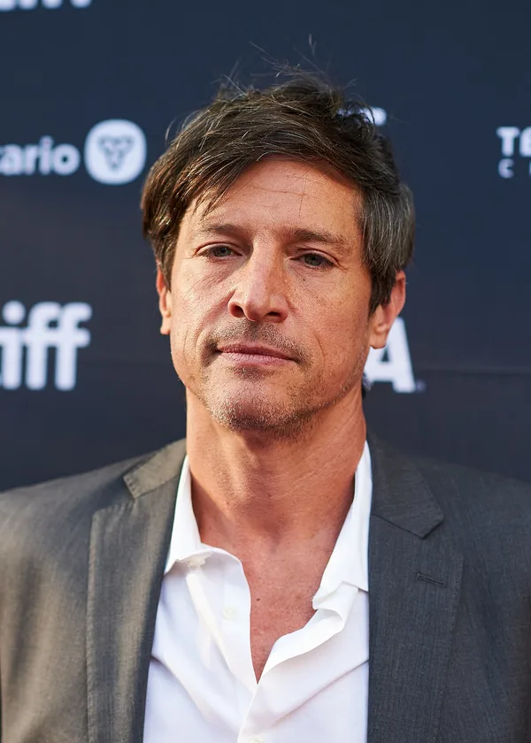 Portrait of Simon Rex