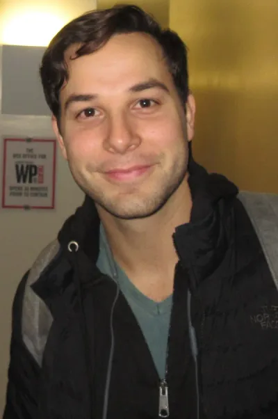 Portrait of Skylar Astin